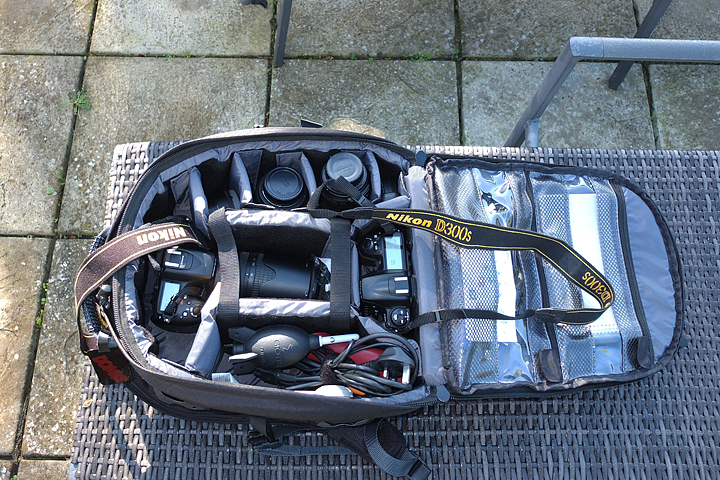 Tamrac Expedition 6x - need to lay it flat to access gear
