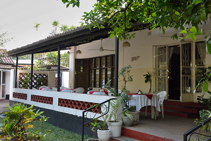 Chanters Lodge - dining area