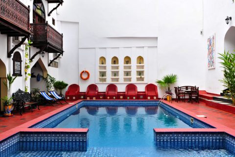 dhow palace hotel, swimming pool