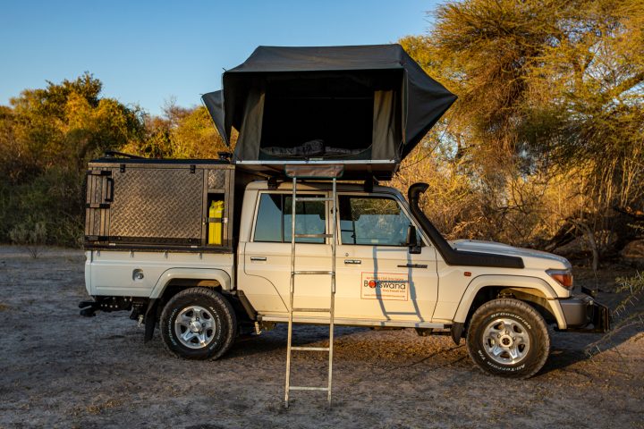 Toyota-Landcruiser-with-rooftop-tent